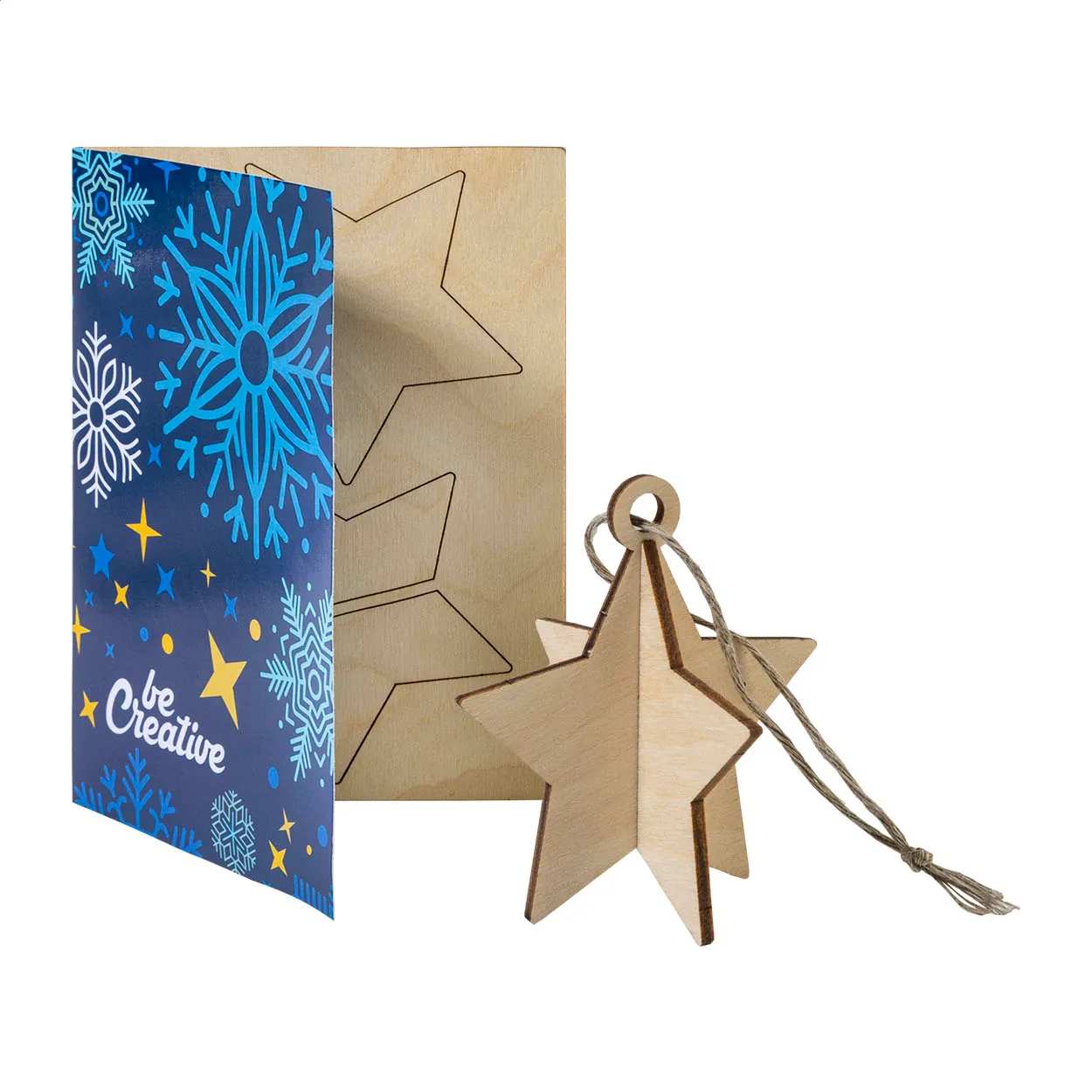 Kerstkaart met blauwe sneeuwvlokken en losse houten ster aan touw