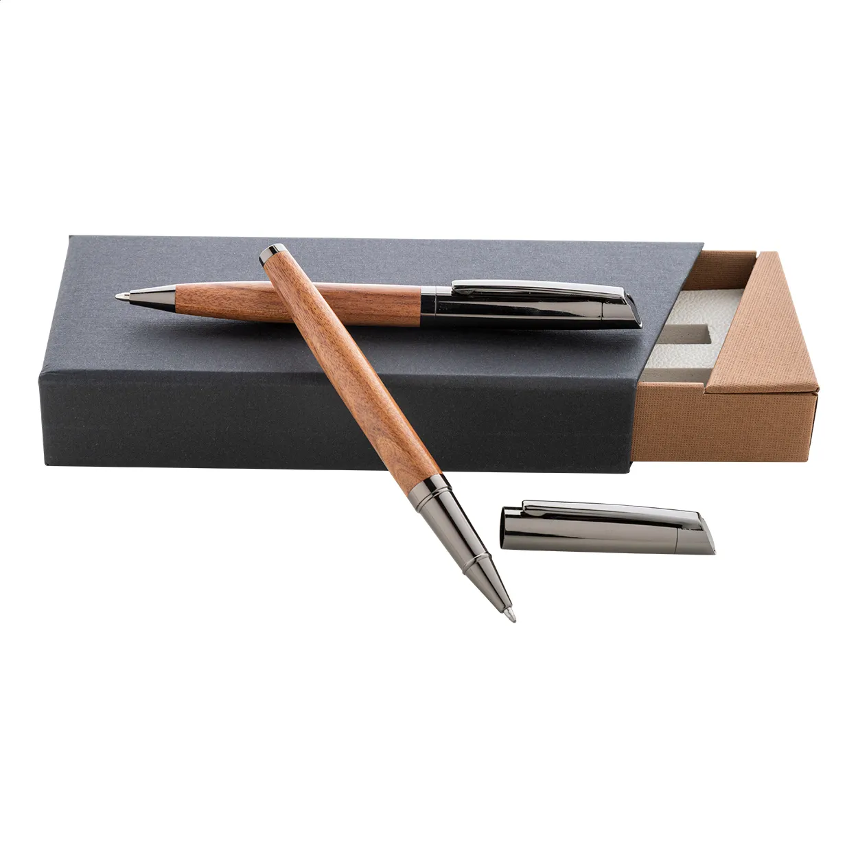 Houten balpen en pen in zwarte geschenkdoos
