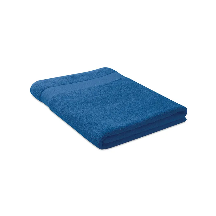 Opgevouwen royalblauwe organische handdoek van 180 x 100 cm