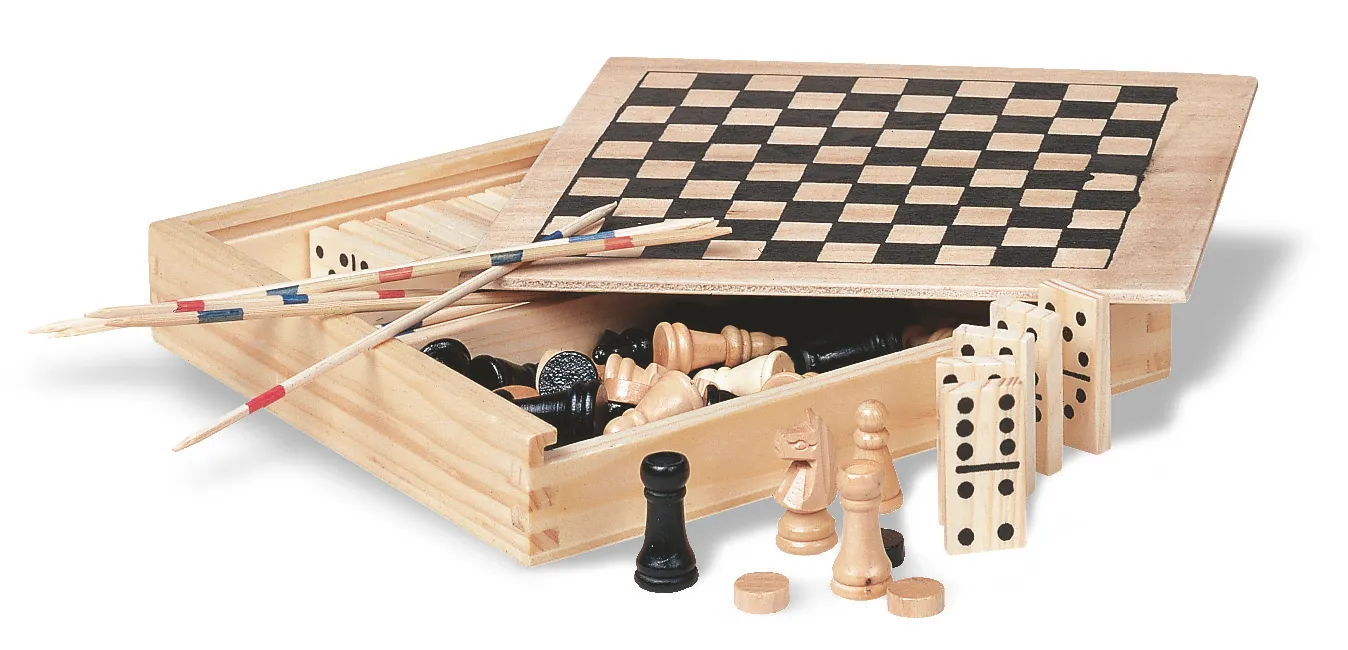 4 Spelletjes in houten doos